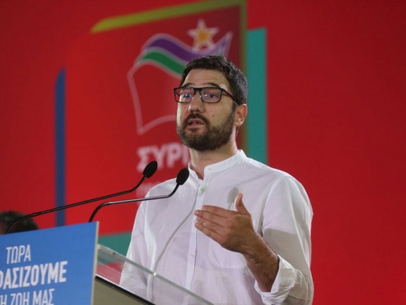 Ηλιόπουλος: Αντί για μέτρα στα ΜΜΜ και τους χώρους εργασίας, η κυβέρνηση προχωρά σε απαγόρευση συναθροίσεων