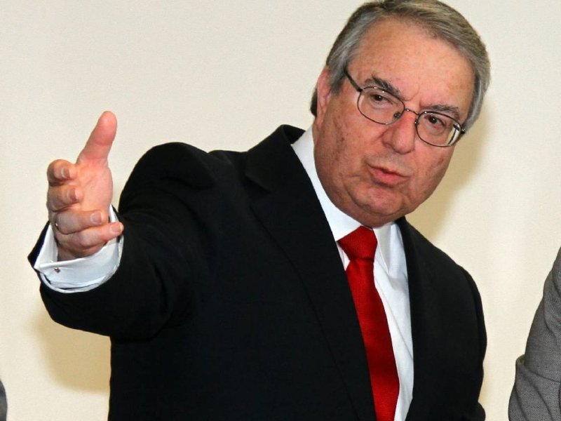 Γ. Μπαμπινιώτης: Αυθημερόν αίτημα στην Εισαγγελία για κλήτευση των 285 αποφοίτων του Αρσακείου