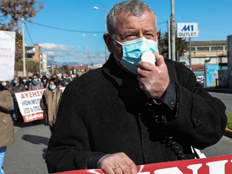 Γιαννάκος (ΠΟΕΔΗΝ): Αν δεν συνδεθεί η παράλυση με το εμβόλιο, πώς θα πάρει η νοσοκόμα αποζημίωση;