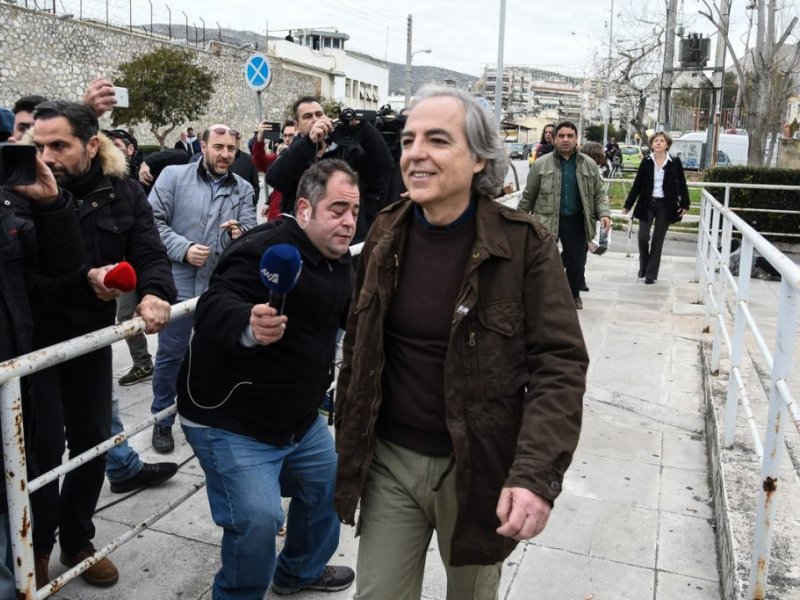 Όταν ο Κουφοντίνας προσέφερε ένα κουτί γλυκά στον Χρήστο Μάτη και μετά τον πυροβόλησε