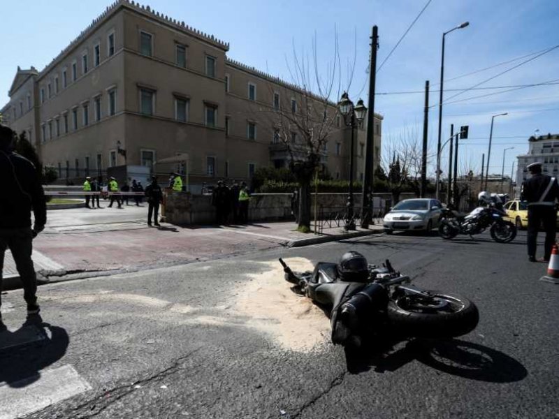 Τροχαίο στη Βουλή: Το βίντεο από τη στιγμή του δυστυχήματος