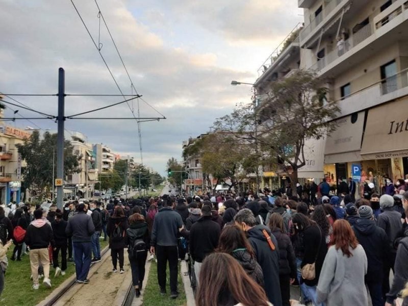 Πορεία στη Νέα Σμύρνη μετά τα επεισόδια στην πλατεία