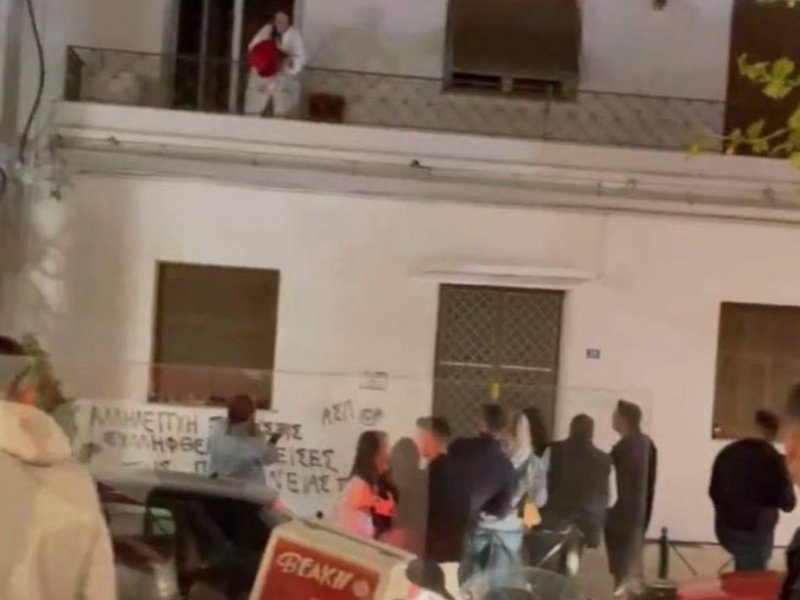 Περιστέρι: Κατέβρεξε με κουβά συγκεντρωμένους σε κορονοπάρτι στη Βεάκη