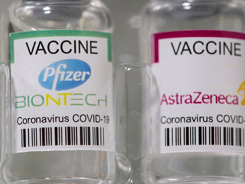 Νέα μελέτη για τον συνδυασμό AstraZeneca – Pfizer: «Ασφαλής και αποτελεσματικός»