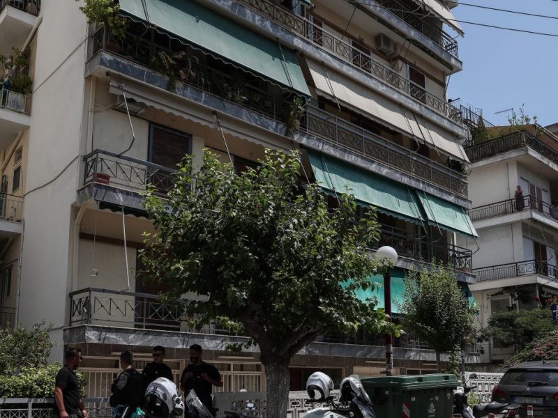 Έγκλημα στη Δάφνη - Ιατροδικαστές: Τραύματα από μαχαίρι 28 εκατοστών φέρει η 31χρονη