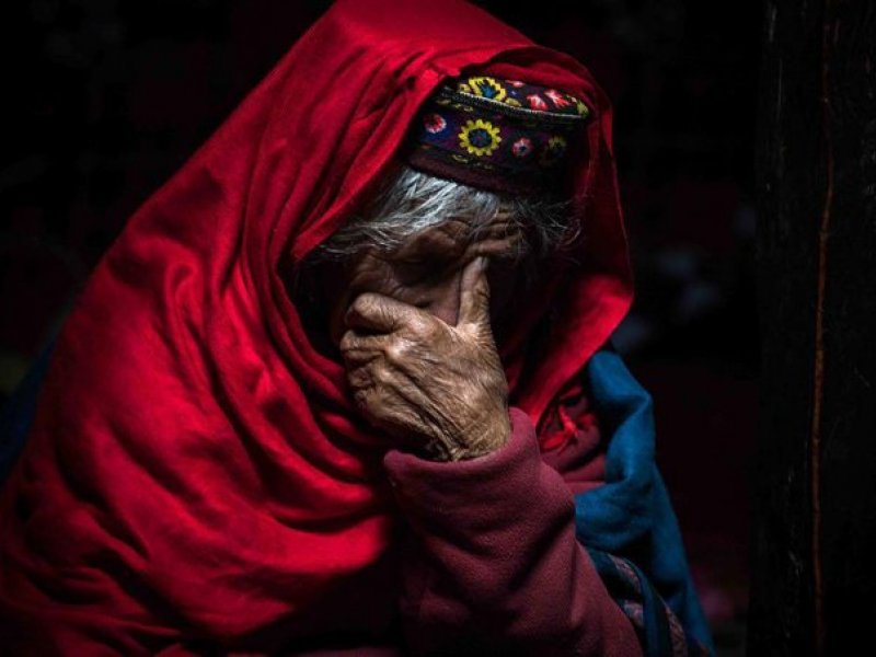 Πανικός και φόβος στο Αφγανιστάν: Καθηγητές αποχαιρετούν τις μαθήτριές τους