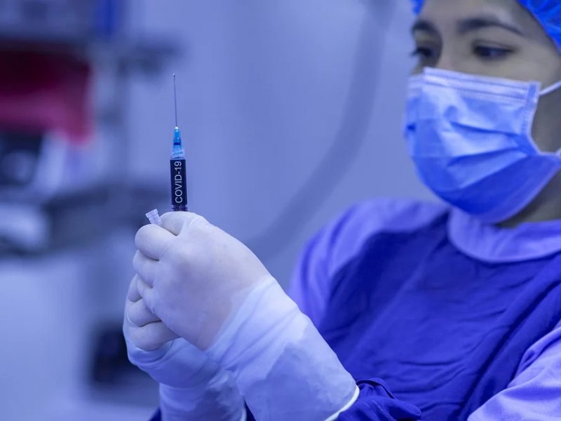 Εμβολιασμός: Δεν χρειάζονται τέταρτη δόση όσοι έχουν νοσήσει μετά την τρίτη δόση