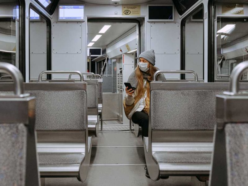 2.249 νέα κρούσματα σήμερα, 335 διασωληνωμένοι και 30 θάνατοι