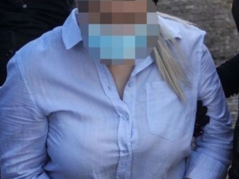 Επίθεση με βιτριόλι: Ψυχρή και ανέκφραστη η κατηγορούμενη - Λες και δεν έχει συνειδητοποιήσει το μέγεθος της βλάβης που προκάλεσε στην Ιωάννα