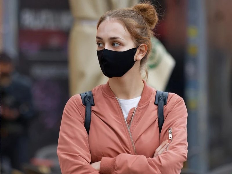 Νέα μέτρα: Πρόστιμο 100 ευρώ κάθε μήνα σε ανεμβολίαστους άνω των 60 ετών