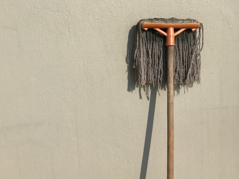 Έρευνα: Σφουγγαρίστε, ξεσκονίστε... Οι δουλειές του σπιτιού κάνουν καλό στους ηλικιωμένους