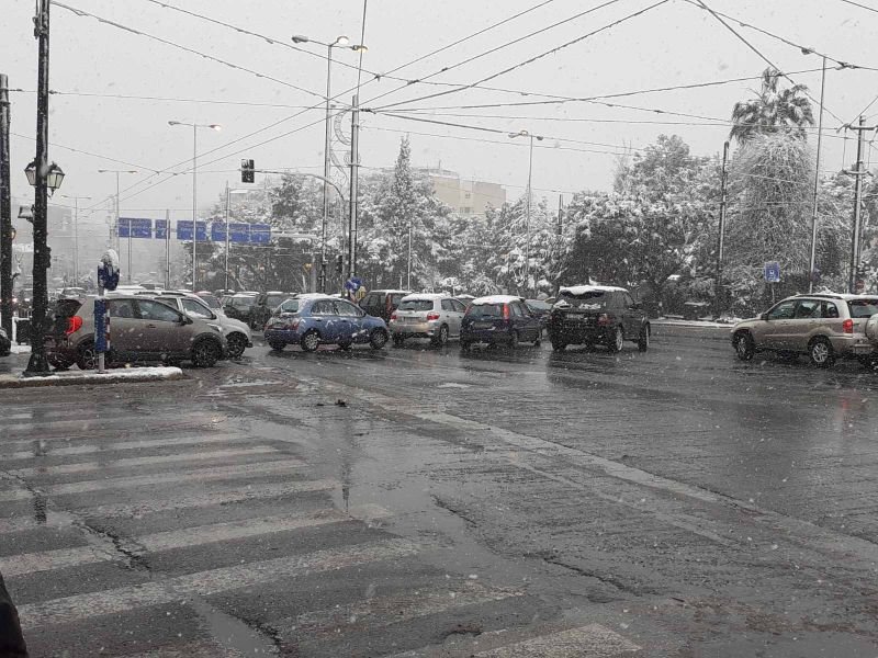Κακοκαιρία «Ελπίς»: Κυκλοφοριακό χάος από την Κηφισία μέχρι τον 'Αλιμο (εικόνες και βίντεο)