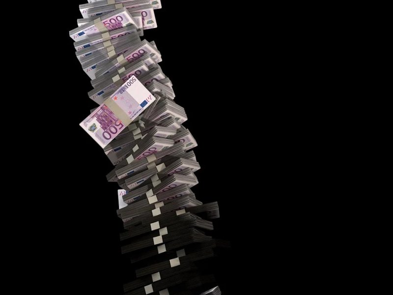Σύρος: Λεφτά με το... τσουβάλι στο κέντρο της Ερμούπολης