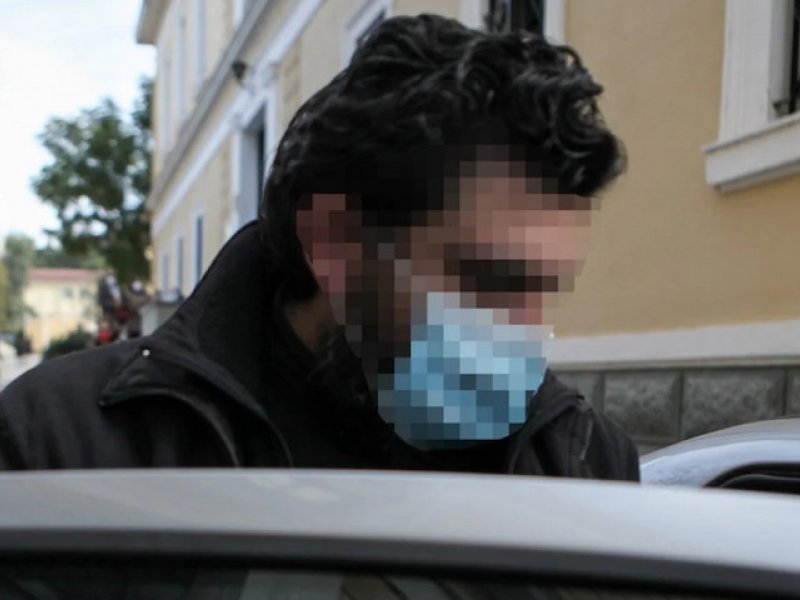 Νέα καταγγελία για τον ιερέα στα Πατήσια: «Έντυνε ιερόδουλες με ράσα»