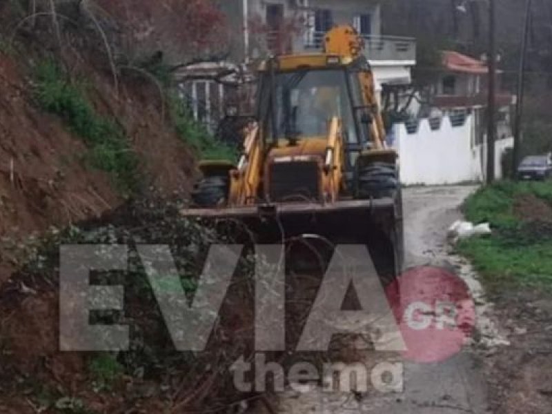 Κατολίσθηση στο Αχλάδι στη βόρεια Εύβοια - «Θα έρθει όλο το βουνό κάτω» λένε οι κάτοικοι (Βίντεο)