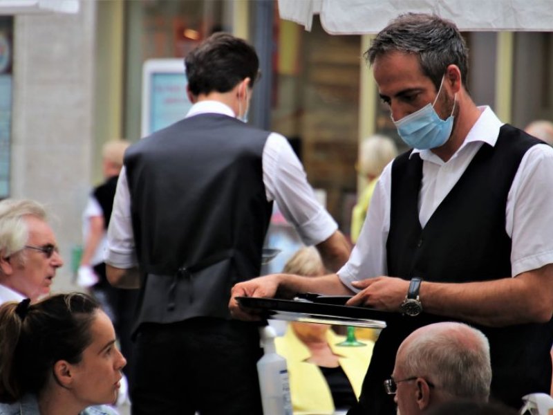 Κλείδωσε η ημερομηνία που καταργούνται rapid και πιστοποιητικά εμβολιασμού, για 4 μήνες