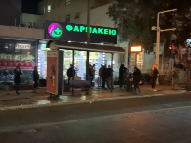 Απίστευτες ουρές στη Λεωφόρο Αλεξάνδρας για ένα rapid test! (Βίντεο)