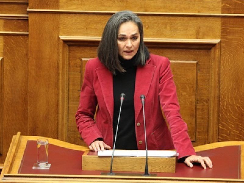 Σακοράφα προς Φίλη: «Σταματήστε τους θεατρινισμούς»