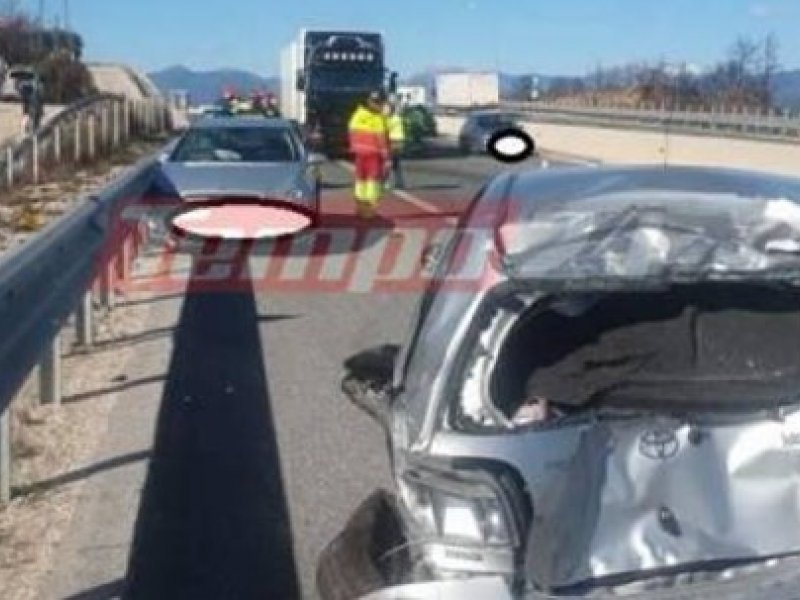 Ραντεβού με το θάνατο στην Εθνική Κορίνθου - Πατρών: 22χρονη κατέβηκε να δει τη ζημιά από τροχαίο και την παρέσυρε φορτηγό