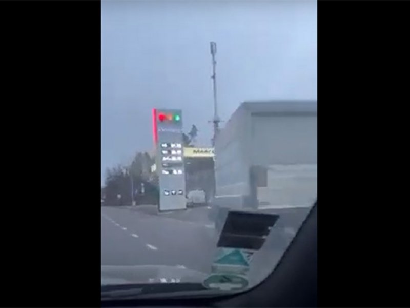 Ουκρανία: 6 ευρώ το λίτρο η βενζίνη - Πανικόβλητοι πολίτες προσπαθούν να φύγουν από τη χώρα (Βίντεο)