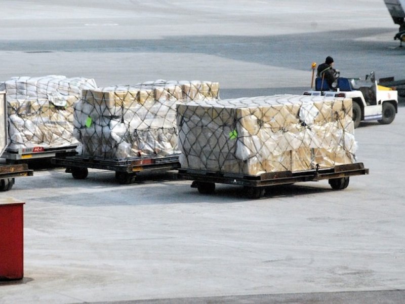 Ουκρανία: UPS και FedEx σταματούν τις παραδόσεις σε Ουκρανία και Ρωσία - Αναστέλλει τις δραστηριότητές της και η DHL