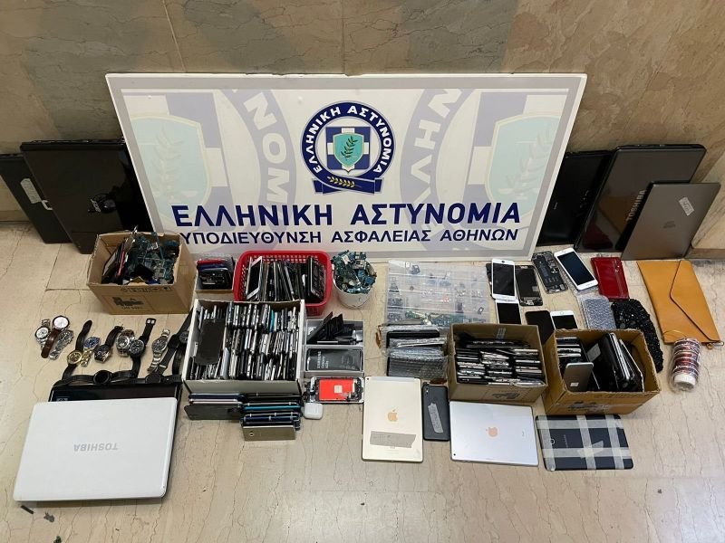 Είχαν «ξαφρίσει» δεκάδες πολίτες σε λεωφορεία, μετρό και ηλεκτρικό - 30 συλλήψεις! (Εικόνες)