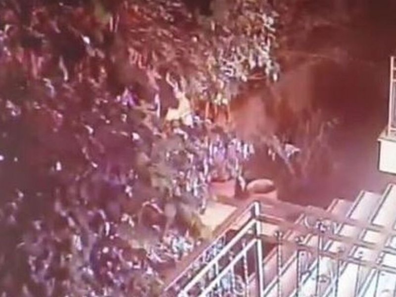 Επίθεση με γκαζάκια στα σπίτια των Δημήτρη Καμπουράκη και Βασίλη Ντούμα (βίντεο)