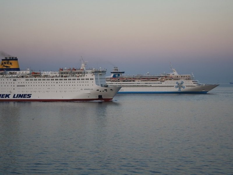 Πειραιάς: Νεκρός άνδρας σε παγκάκι στο λιμάνι
