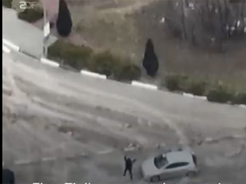 Ουκρανία: Ρώσοι εκτελούν αμάχους που έχουν σηκώσει τα χέρια τους ψηλά! (Βίντεο)