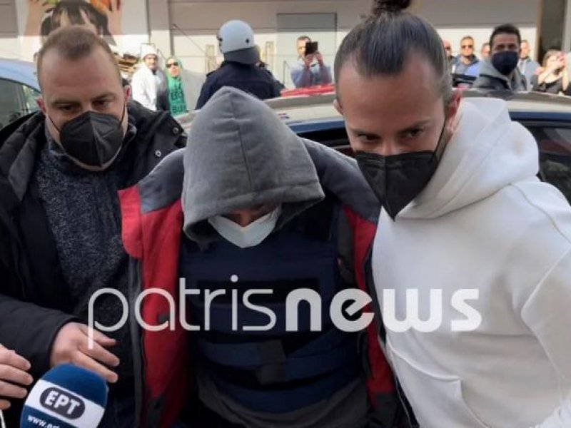 «Γιατί τα παιδιά;» φώναζαν οι συγκεντρωμένοι στον μακελάρη της Ανδραβίδας (Βίντεο)