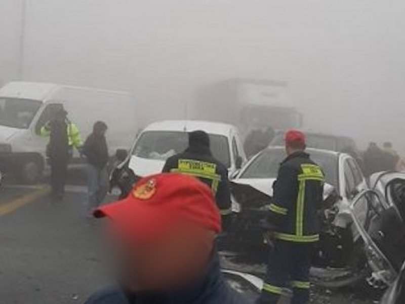 Καραμπόλα 50 αυτοκινήτων με εγκλωβισμένους επιβάτες στην Εγνατία Οδό