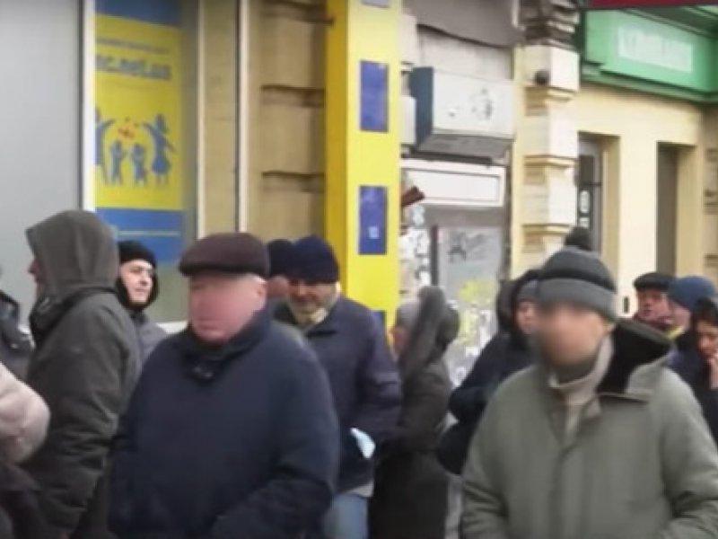 Ουκρανία: Ουρές έξω από φαρμακεία για χάπια ιωδίου υπό το φόβο διαρροής ραδιενέργειας