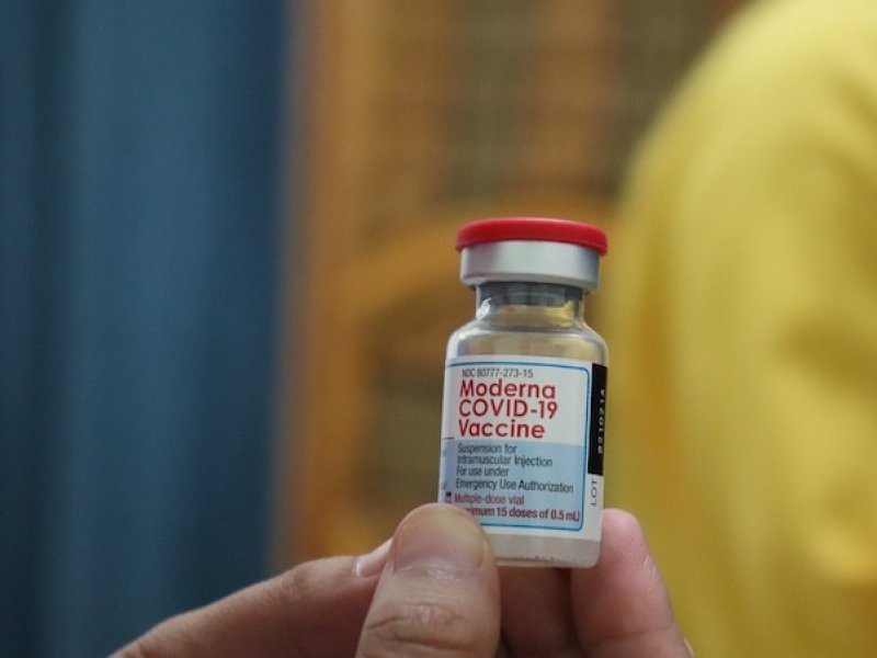 FDA: Η Moderna «ζητά» 2η αναμνηστική δόση για όλους τους ενήλικες