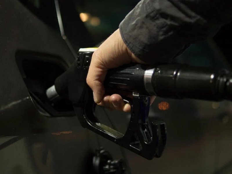 Η Κύπρος μειώνει το φόρο σε καύσιμα, αλλά εμάς δεν μας ενδιαφέρει... επειδή 