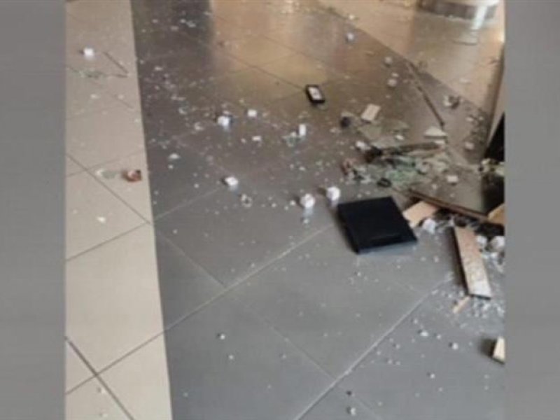 Πανικός στο Αιγάλεω: «Είμαι απεσταλμένος του Θεού» είπε ο οδηγός που «καρφώθηκε» με το αυτοκίνητό του στο εμπορικό κέντρο