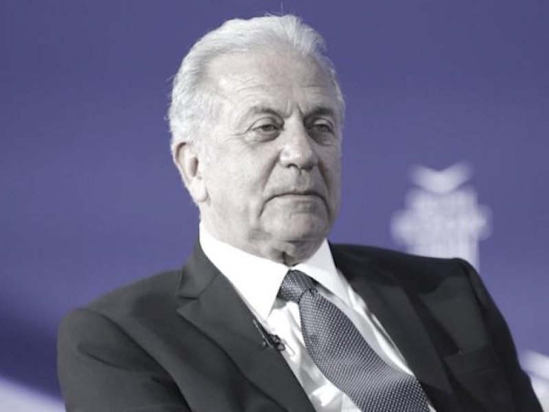 Δημήτρης Αβραμόπουλος: Στο μικροσκόπιο για τις εννέα «ασυμβίβαστες» συναντήσεις