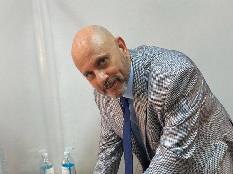 Ακόμα ένας υποψήφιος «σωτήρας» της χώρας: Ο καθηγητής Δημήτρης Κούβελας ίδρυσε κόμμα