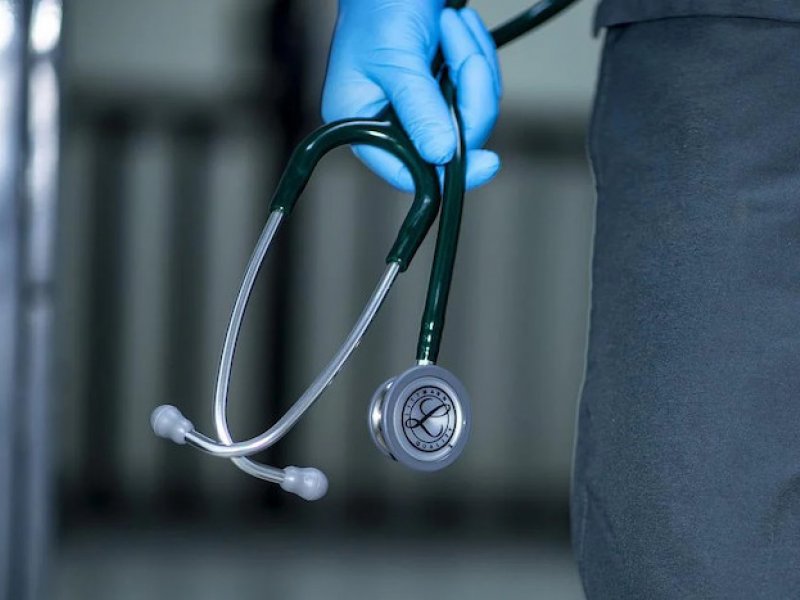 Θεσσαλονίκη: Απολύθηκε ογκολόγος του Θεαγενείου νοσοκομείου για απάτη σε βάρος καρκινοπαθών και χρηματισμό