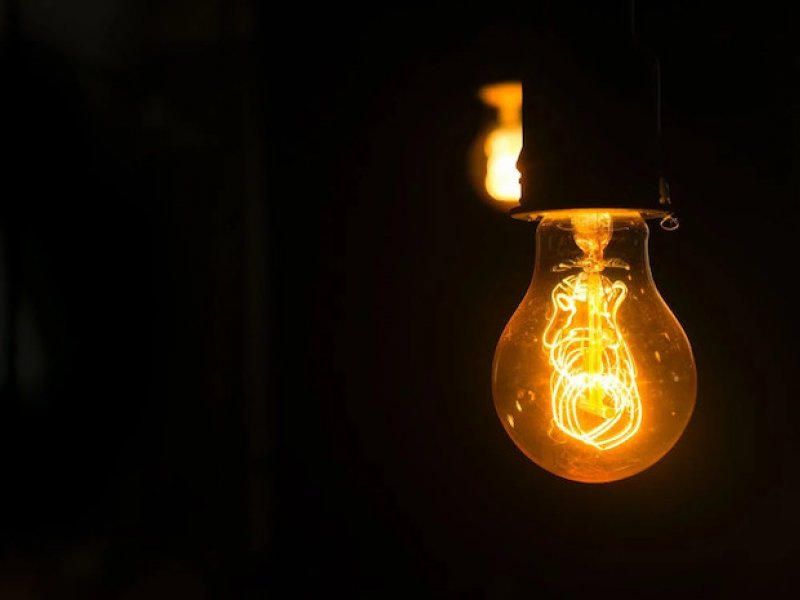 ΔΕΗ: Από 1η Μαΐου το νυχτερινό τιμολόγιο για τη θερινή περίοδο