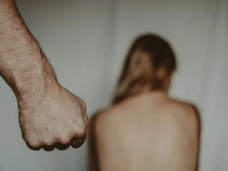 Χαλκίδα: 19χρονη κατήγγειλε ότι ο σύντροφός της την νάρκωσε και την ξυλοκόπησε