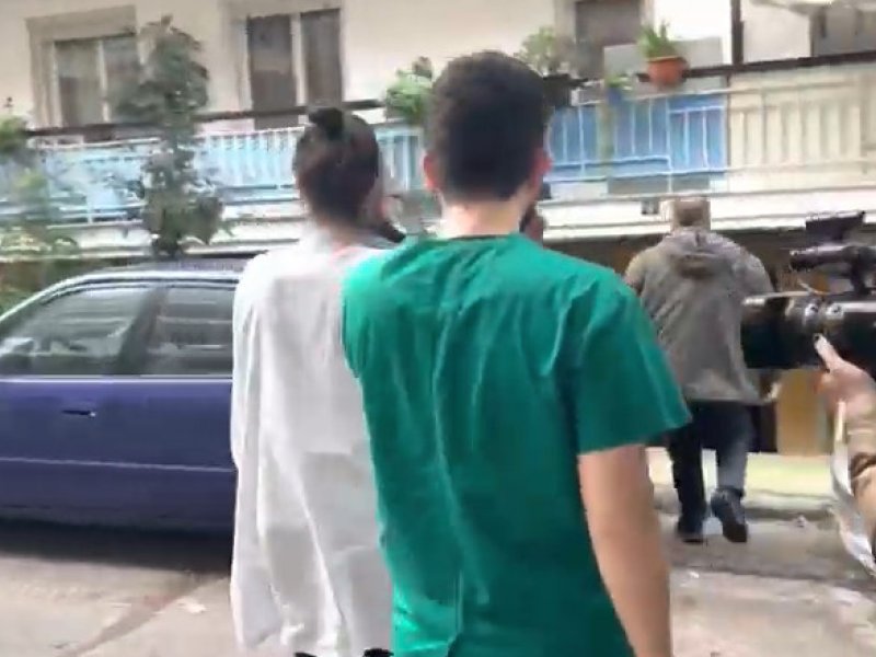 Θεσσαλονίκη: «Άκουσα έναν πολύ δυνατό θόρυβο» – Σοκ για τον νεαρό που σκοτώθηκε σε φωταγωγό