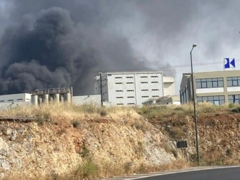 Ηράκλειο Κρήτης: Φωτιά και εκρήξεις στη Βιομηχανική Περιοχή (Βίντεο)