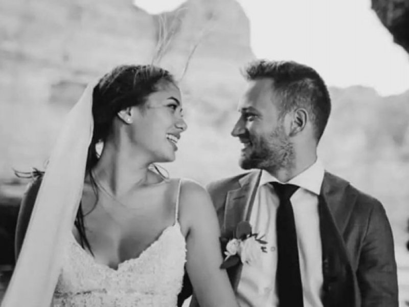 Στις Φιλιππίνες η κόρη της Καρολάιν και του Μπάμπη Αναγνωστόπουλου