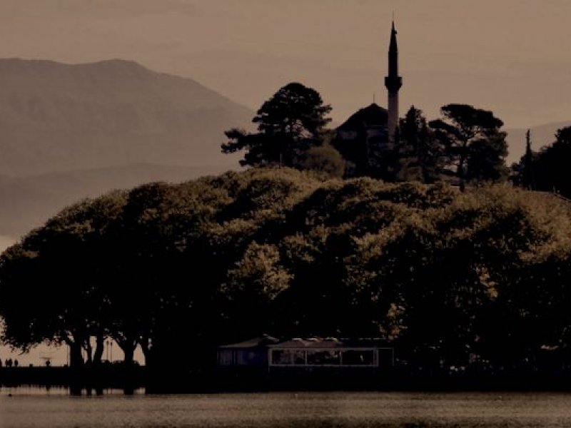 Ιωάννινα: Έσκαβαν στο σπίτι τους τον θησαυρό του... Αλή Πασά και γκρέμισαν το σπίτι της γειτόνισσας