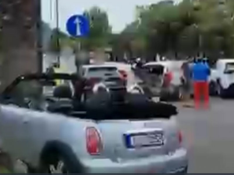Απίστευτο μποτιλιάρισμα στην Παραλιακή μετά από καραμπόλα οχημάτων με τέσσερις ελαφρά τραυματισμένους