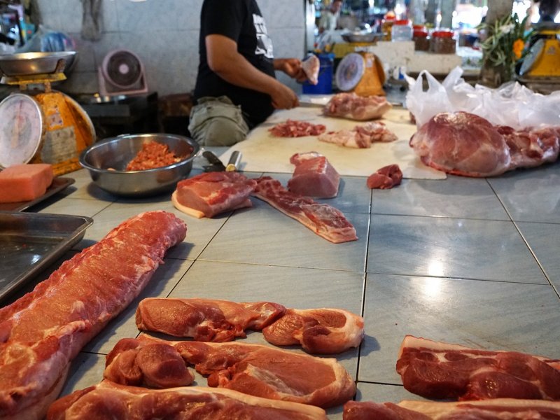 Τσικνοπέμπτη: Σταθερές οι τιμές στα κρεατικά