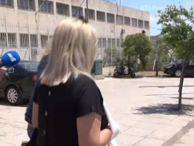 Πάτρα: «Ο Μάνος είχε σηκώσει χέρι στη Ρούλα» δήλωσε η Ελένη Λεγάτου