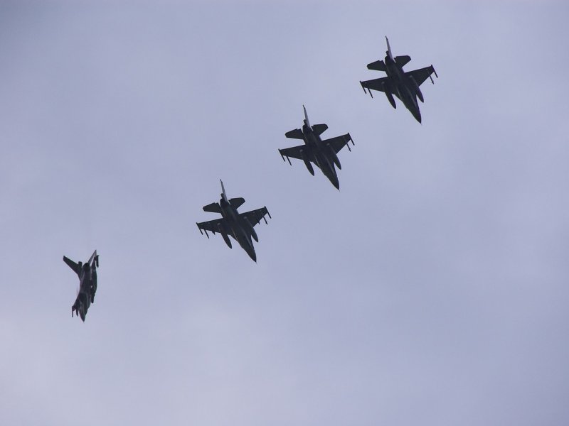 Συναγερμός στην 116 Πτέρυγα Μάχης στην Άραξο: Άνδρας «μπούκαρε» με το αυτοκίνητό του από την πύλη του στρατοπέδου
