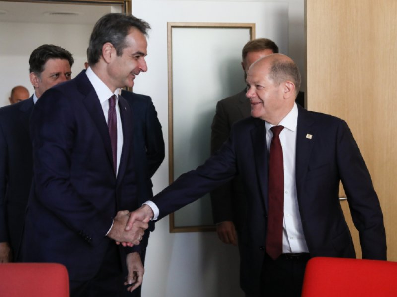 Συνάντηση Μητσοτάκη - Σολτς για την τουρκική προκλητικότητα - Του έδειξε τον χάρτη της «Γαλάζιας Πατρίδας»