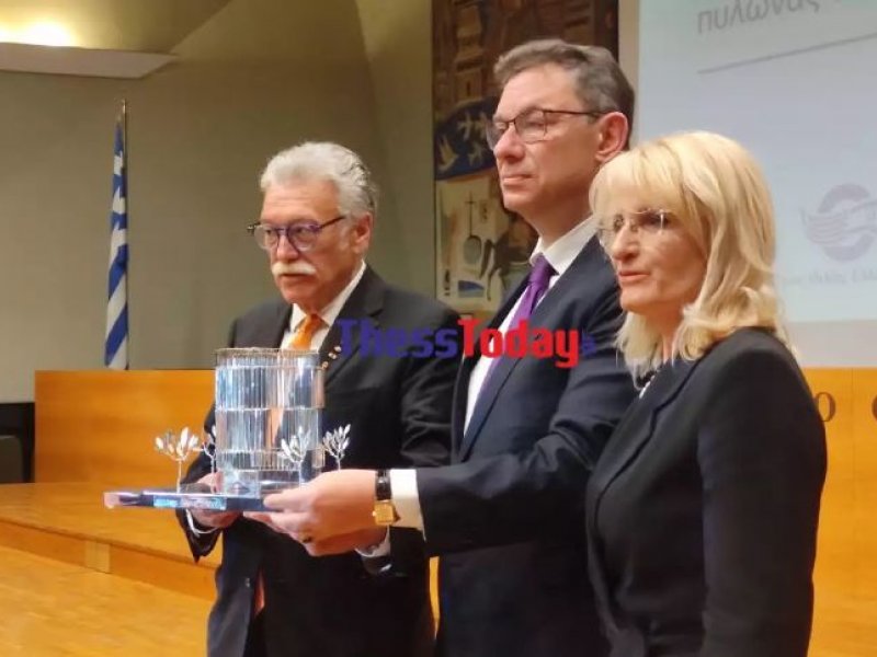 «Ντου» ανεμβολίαστων υγειονομικών στην εκδήλωση βράβευσης του Άλμπερτ Μπουρλά στη Θεσσαλονίκη (Βίντεο)